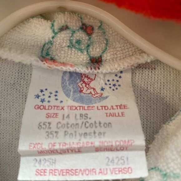 Vintage newborn Christmas holiday print two piece footsie pajamas with hat - Picture 3 of 6